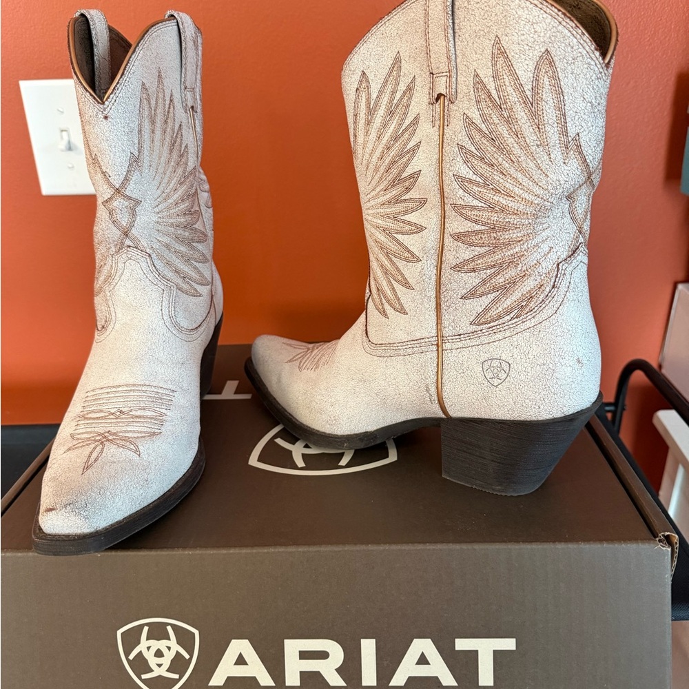 Goldie Distressed White Women's Boots